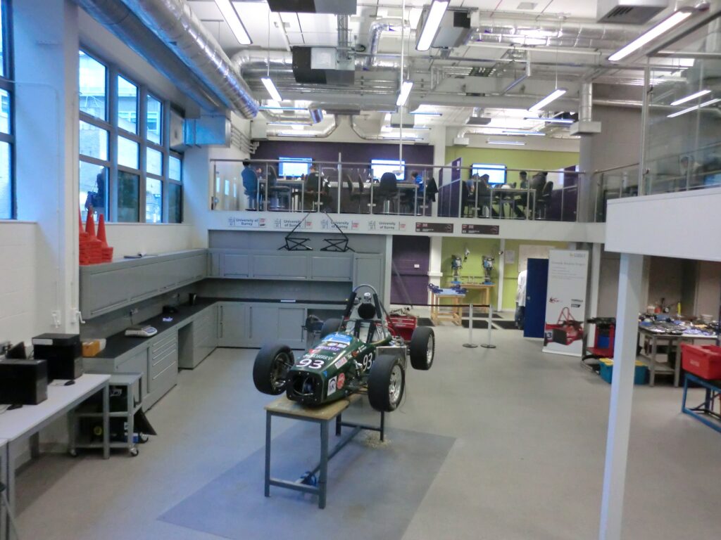 サリー大学の自動車工学